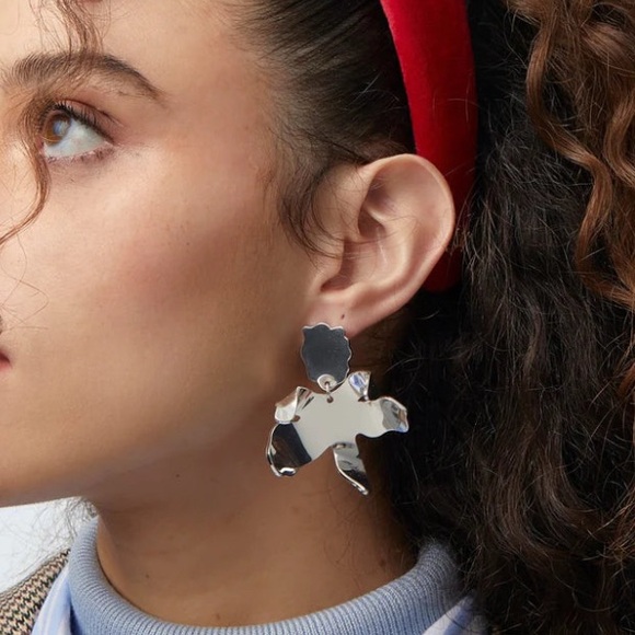 LELE SADOUGHI
Silver Metal Small Paper Lily Earrings - Picture 2 of 8